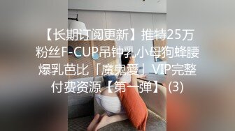 性感风骚露脸极品小萝莉跟大哥激情啪啪，揉奶玩逼小穴很是诱人，口交足交，让大哥压在身下无套蹂躏快草穿了